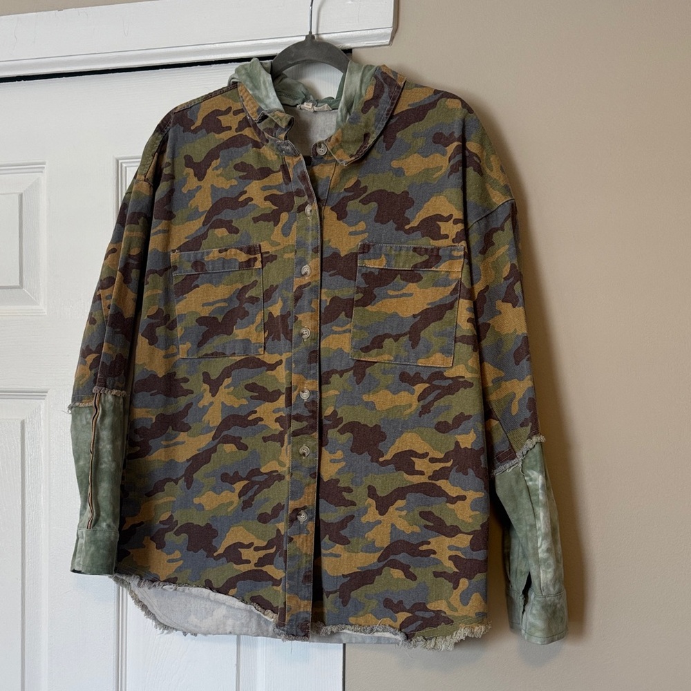 Mystree Camouflage Women's Button Down Shirt